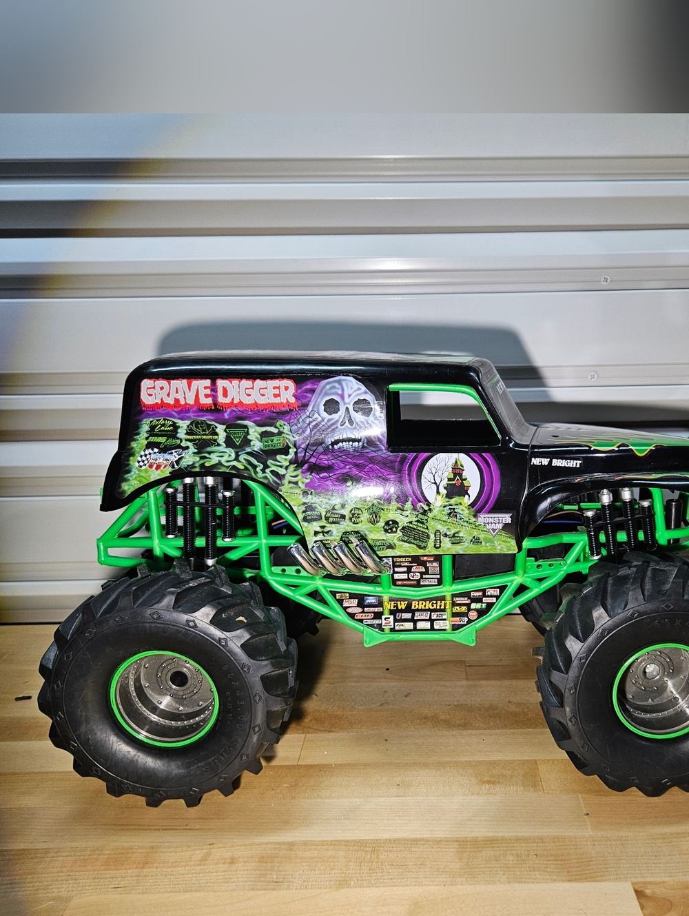 Toy - Fun Monster Jam Grave Digger Truck (Not a RC)